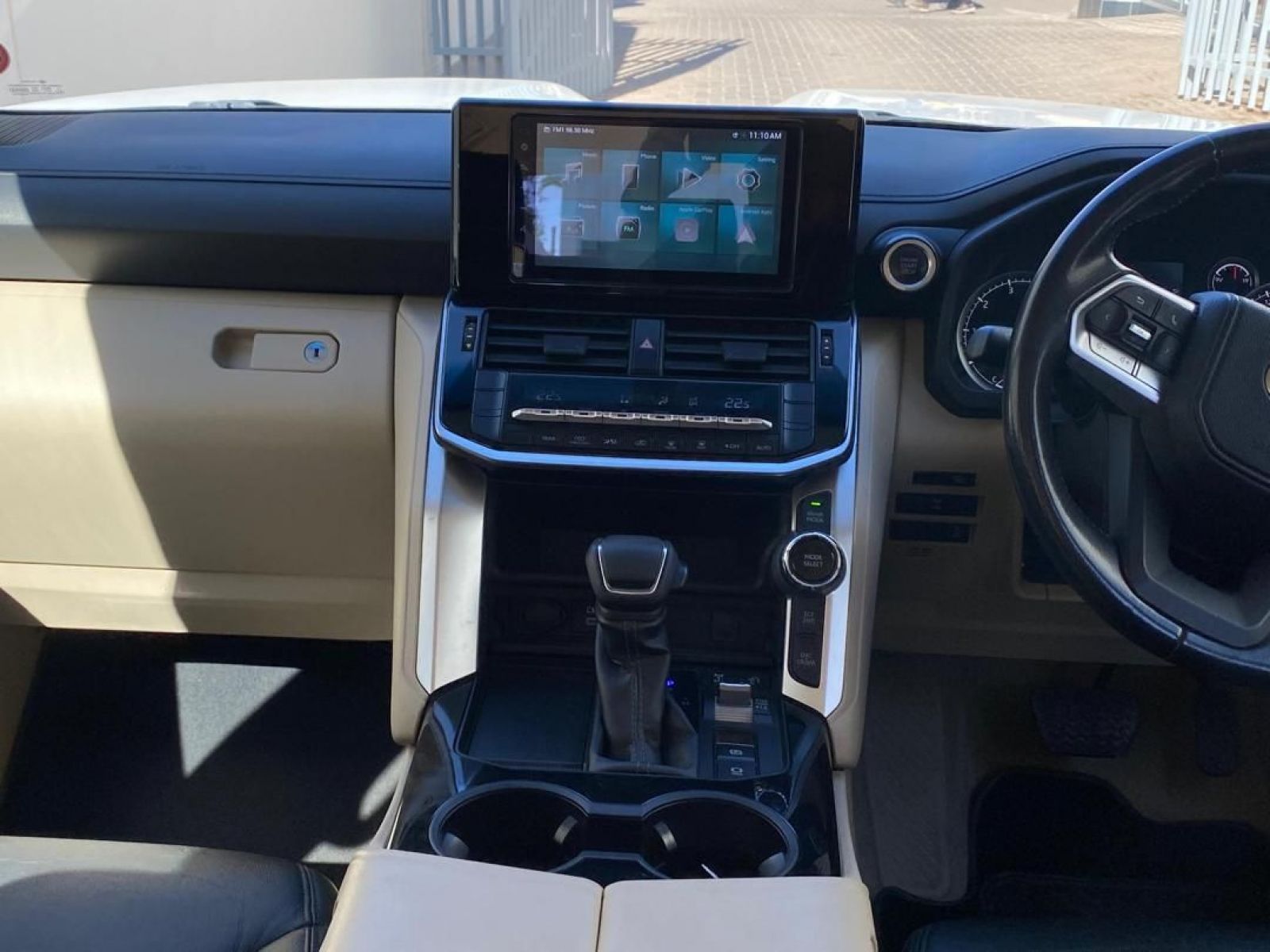 2022 Toyota Land Cruiser photo 9