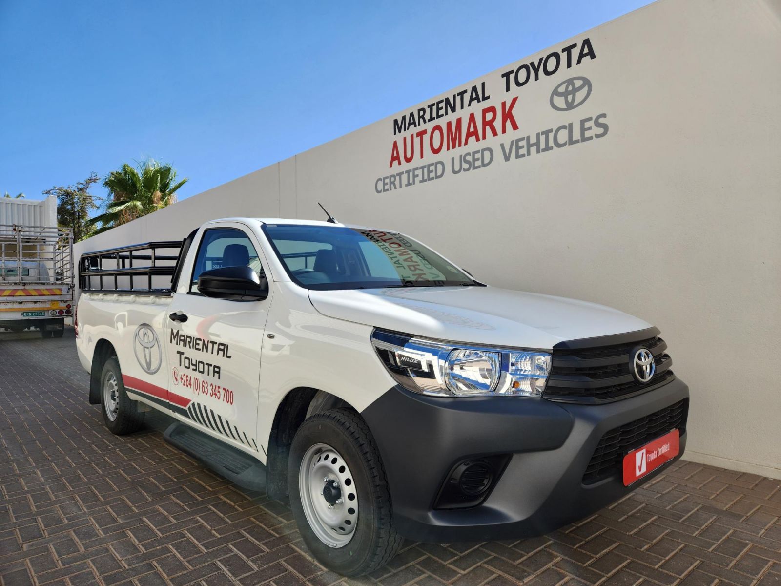 2024 Toyota Hilux photo 1