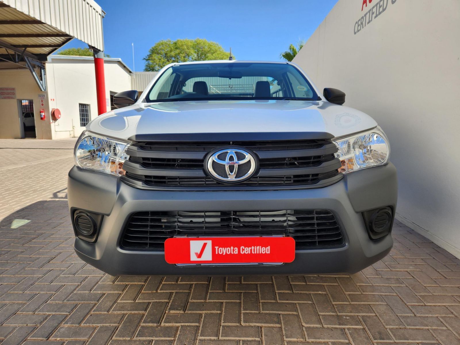 2024 Toyota Hilux photo 2