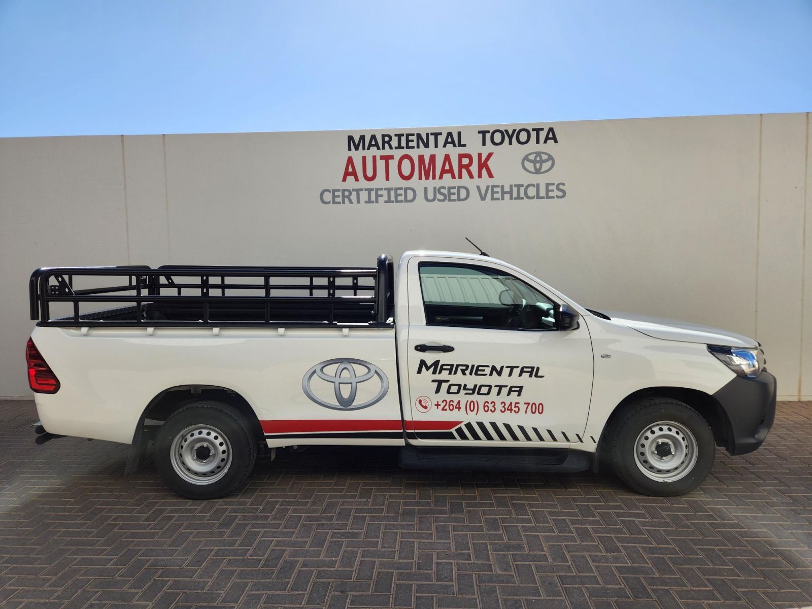2024 Toyota Hilux photo 3