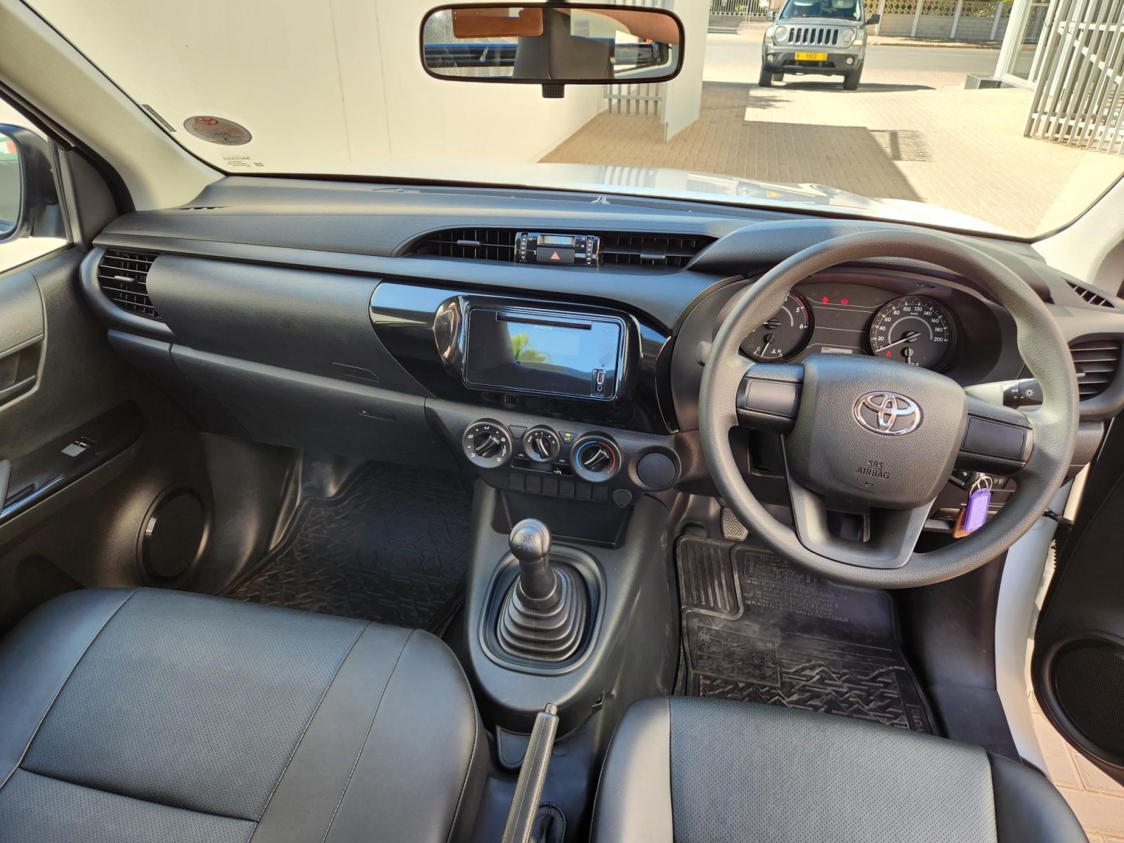 2024 Toyota Hilux photo 8