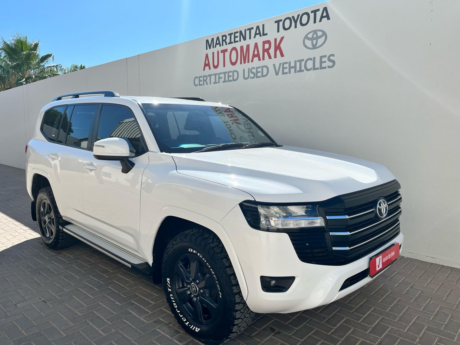2022 Toyota Land Cruiser photo 1