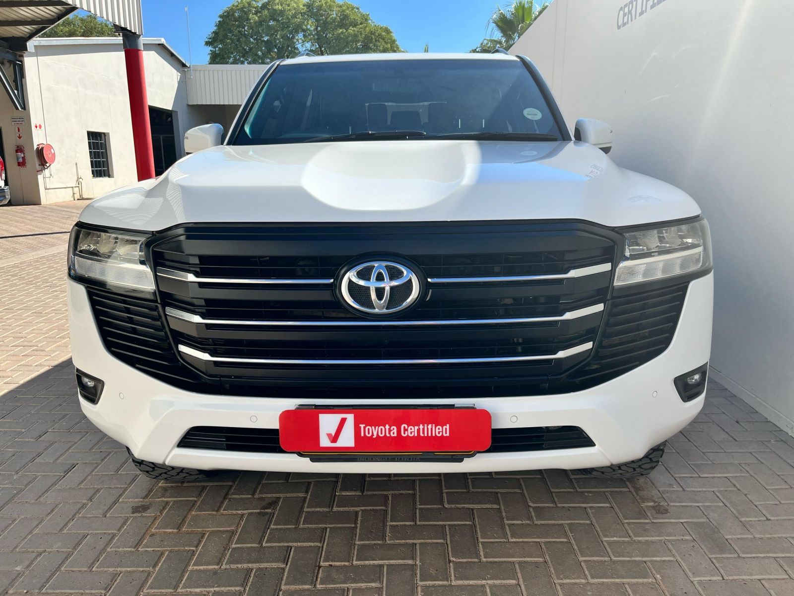 2022 Toyota Land Cruiser photo 2