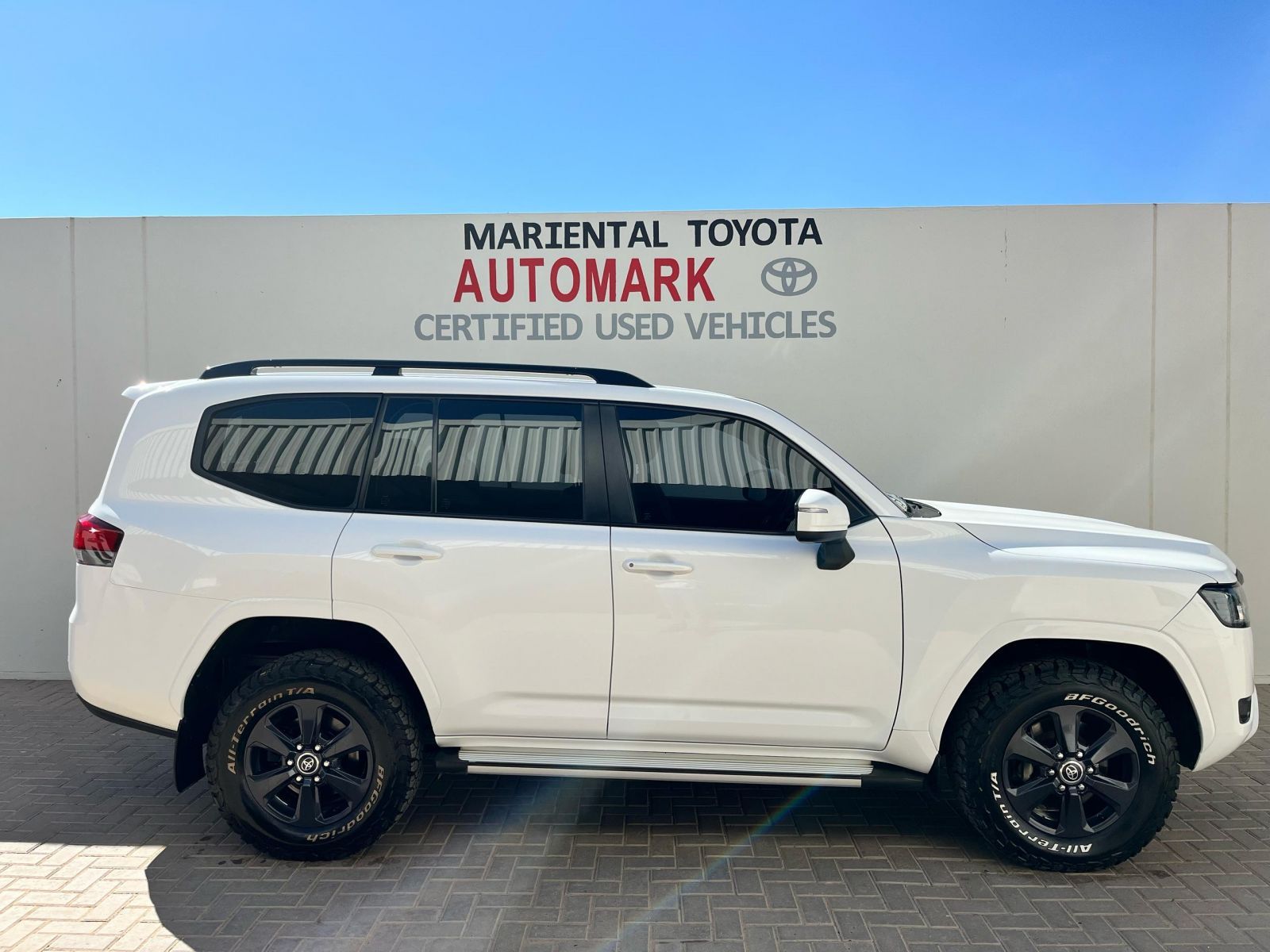 2022 Toyota Land Cruiser photo 3