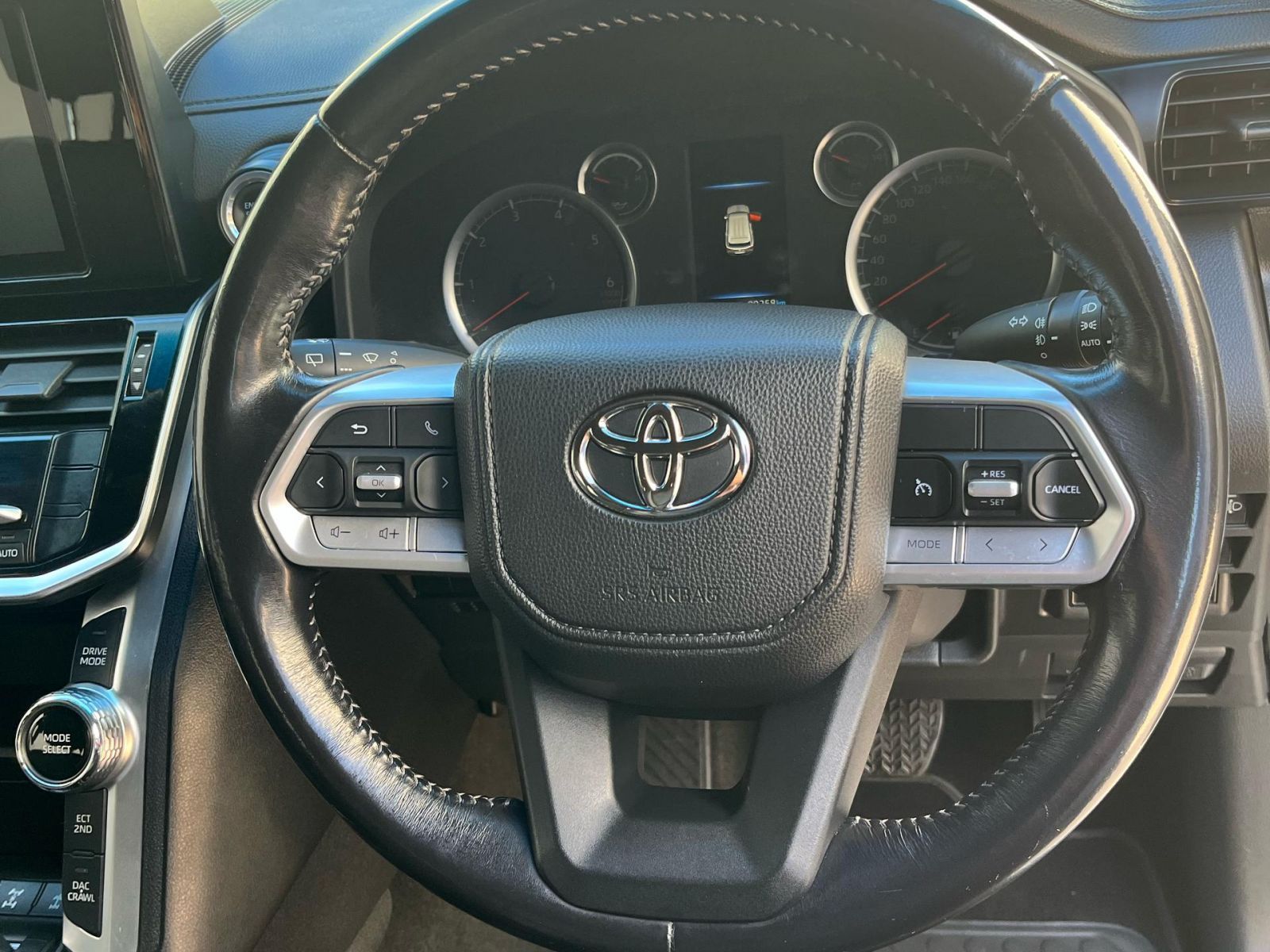 2022 Toyota Land Cruiser photo 8