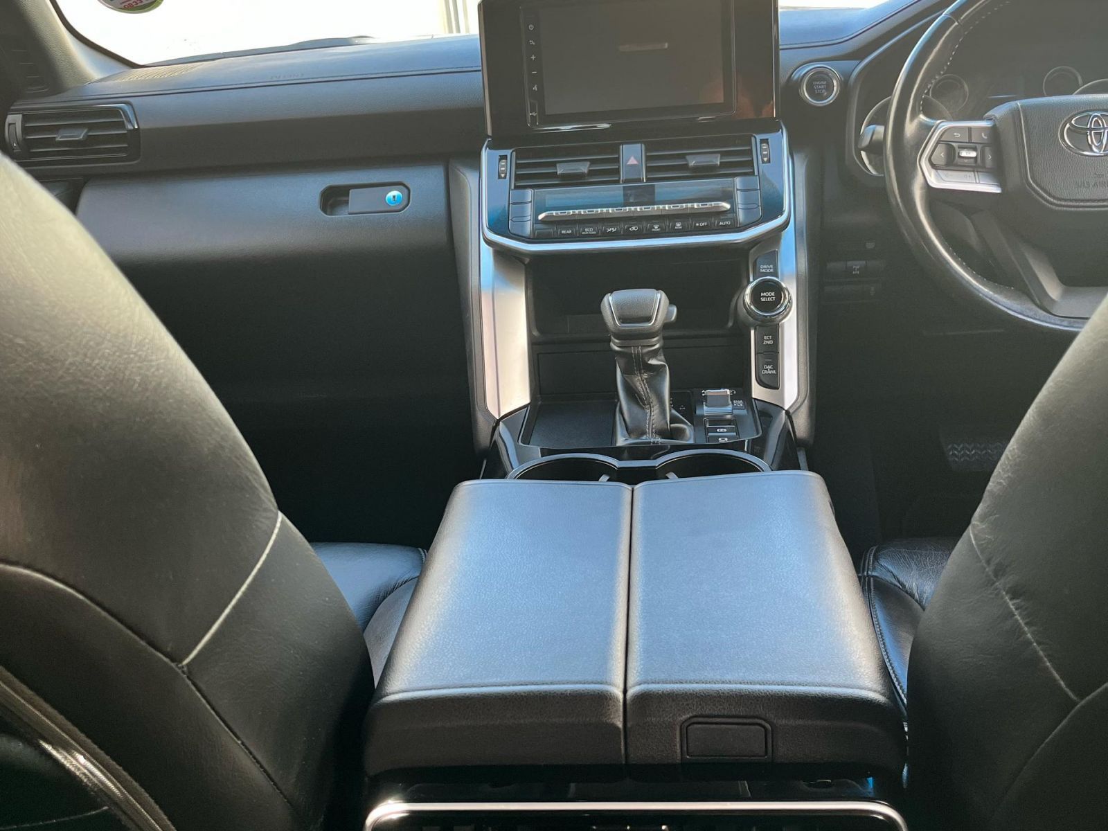 2022 Toyota Land Cruiser photo 9