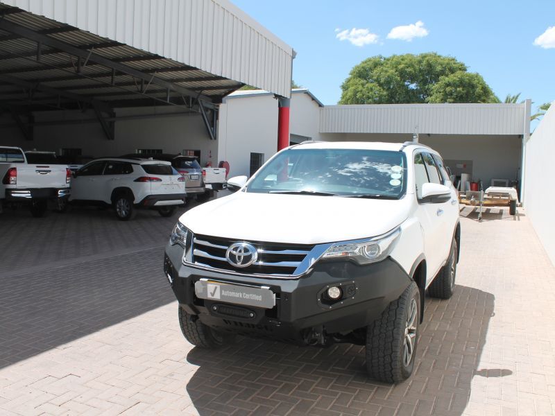 2017 Toyota Fortuner photo 3