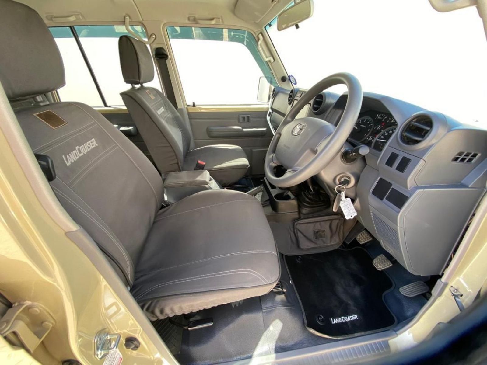 2022 Toyota Land Cruiser photo 13