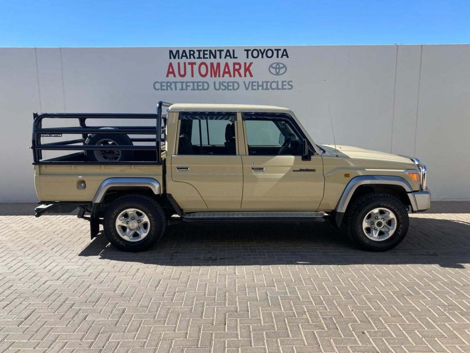 2022 Toyota Land Cruiser photo 2