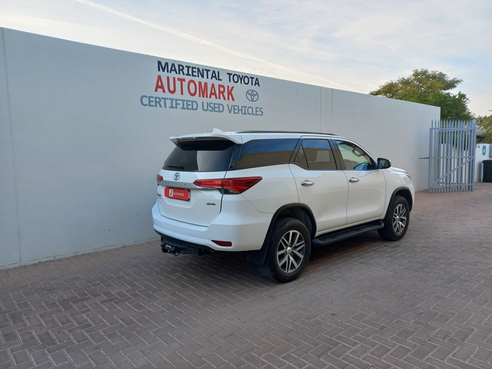 2019 Toyota Fortuner photo 2