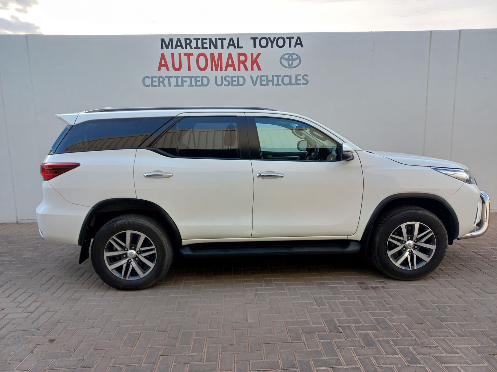 2019 Toyota Fortuner photo 3