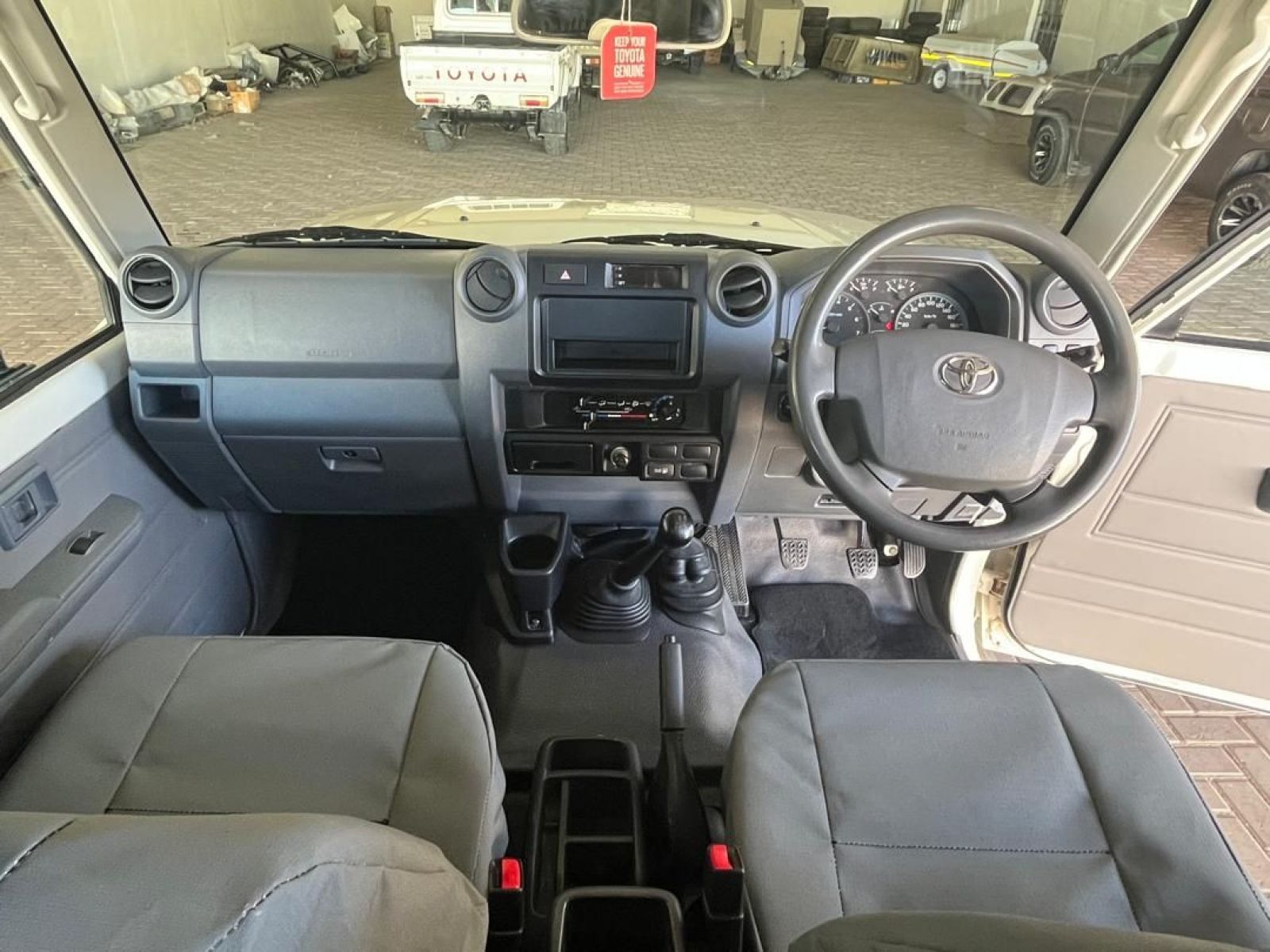2021 Toyota Land Cruiser photo 11
