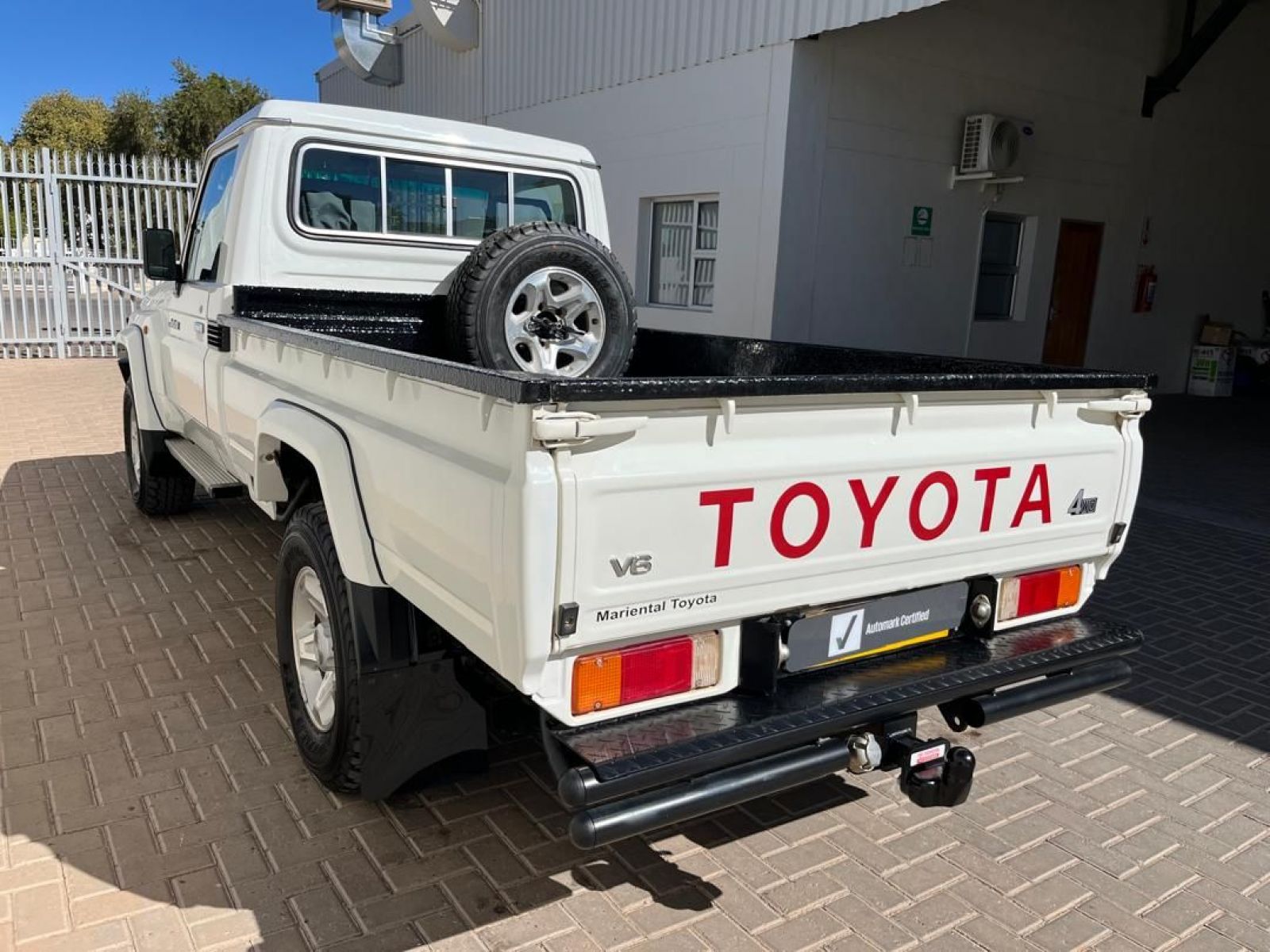 2021 Toyota Land Cruiser photo 6