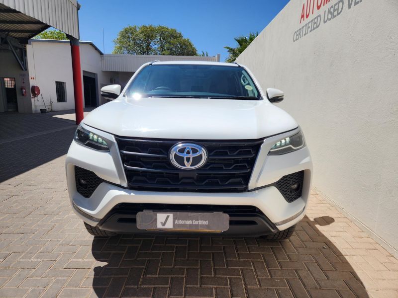 2022 Toyota Fortuner photo 2
