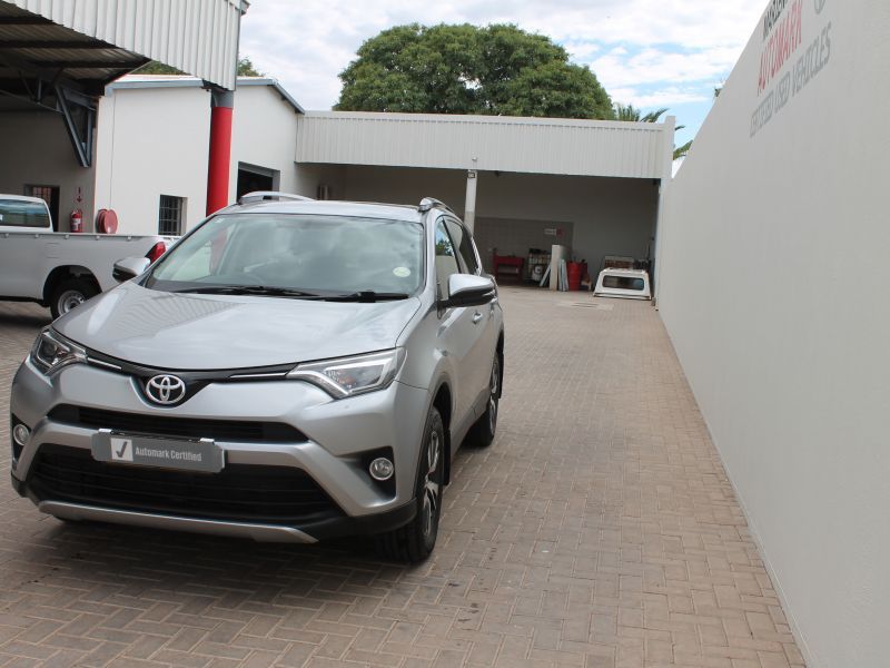 2017 Toyota Rav4 photo 3