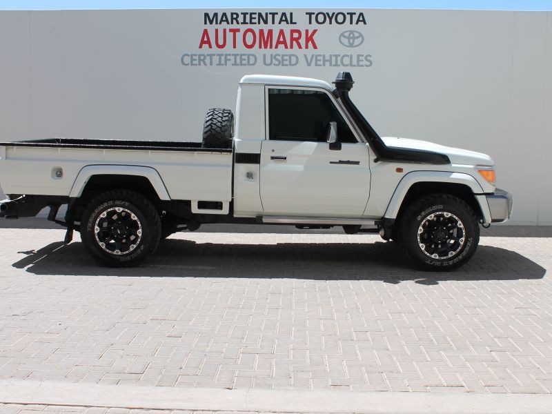 2018 Toyota Land Cruiser photo 2