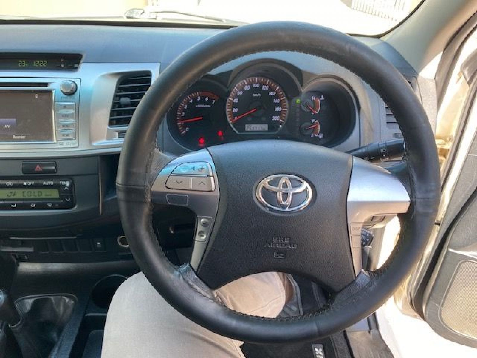 2015 Toyota Hilux photo 18