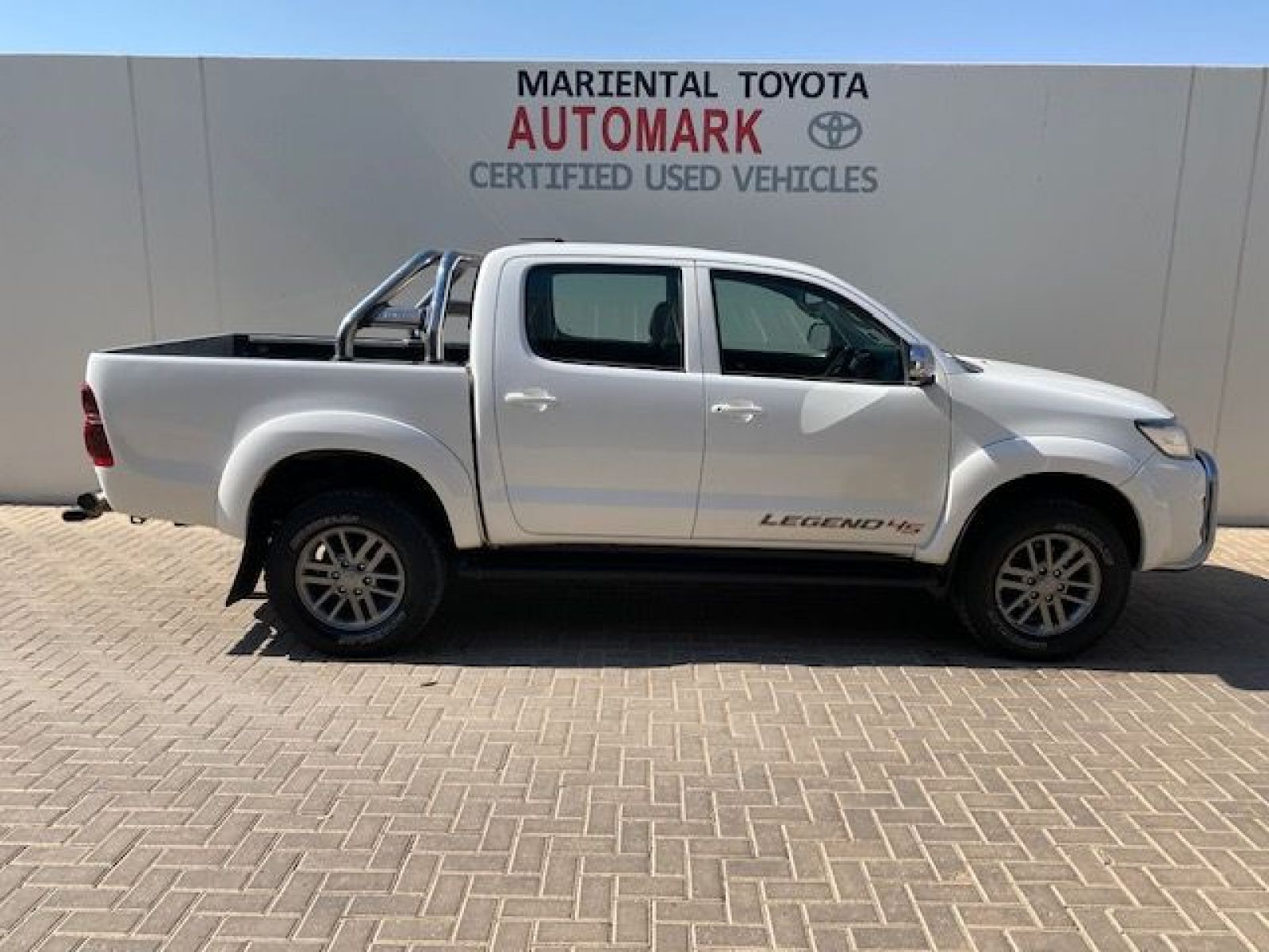 2015 Toyota Hilux photo 2