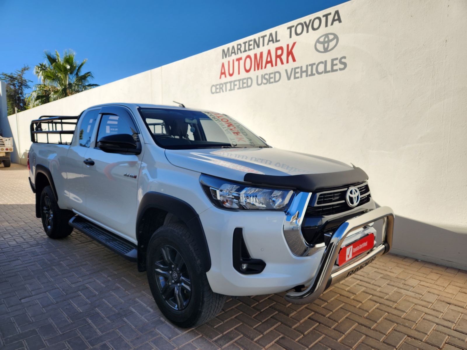 2023 Toyota Hilux photo 1
