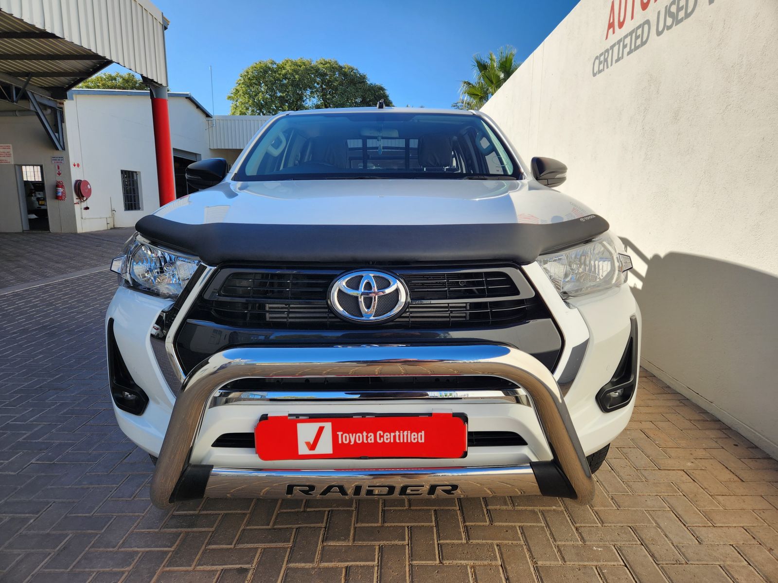 2023 Toyota Hilux photo 2