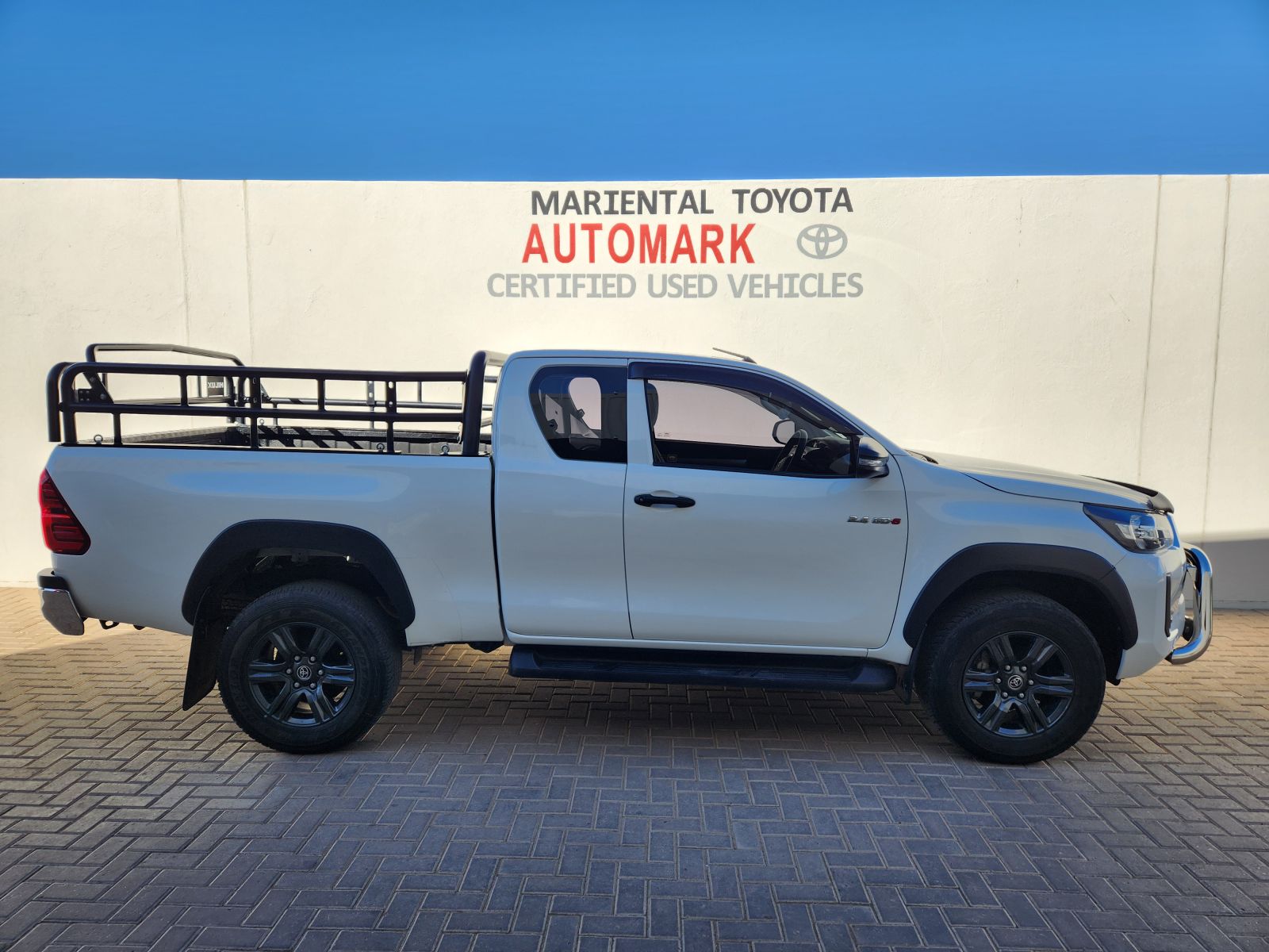 2023 Toyota Hilux photo 3
