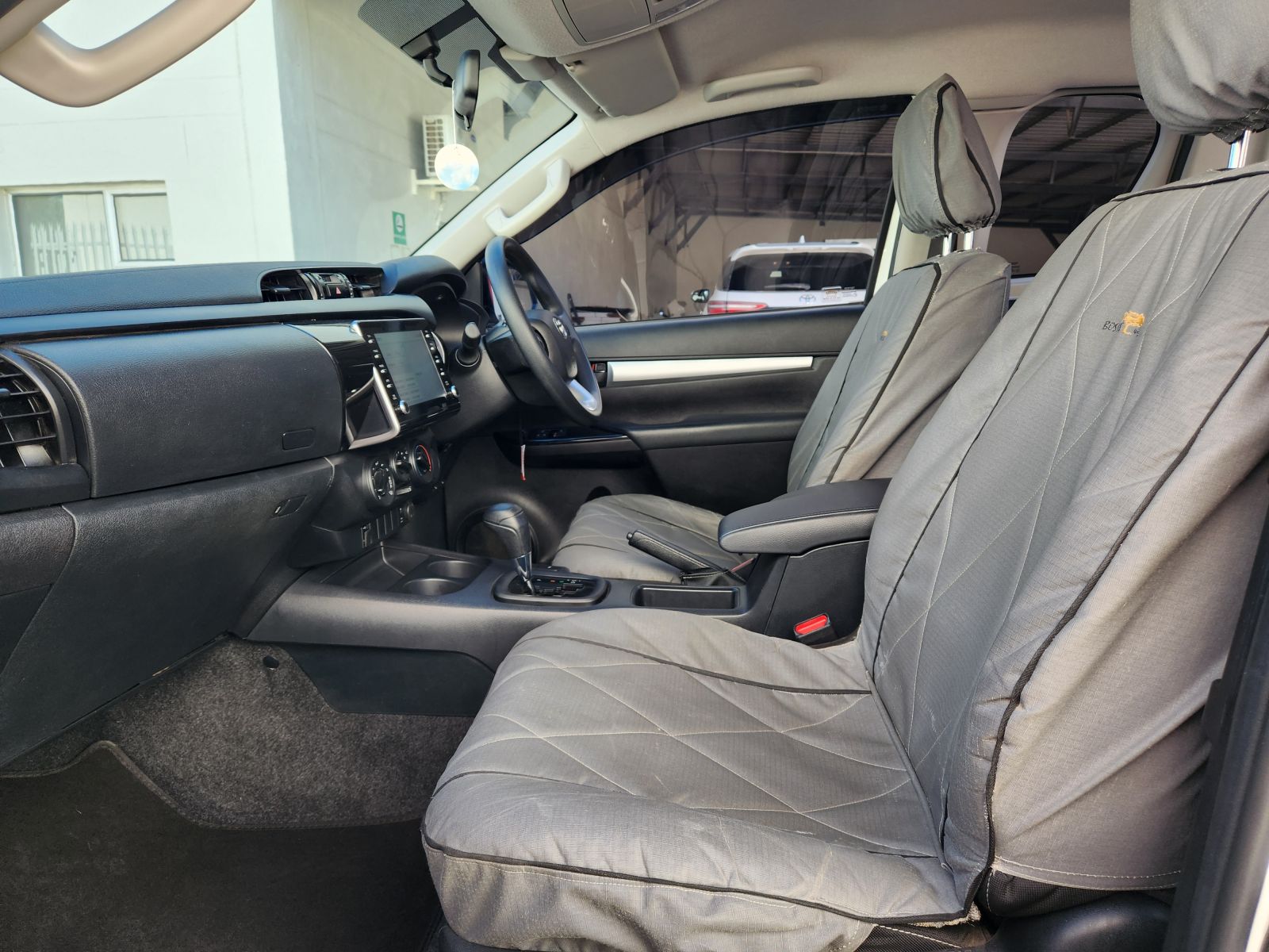 2023 Toyota Hilux photo 8