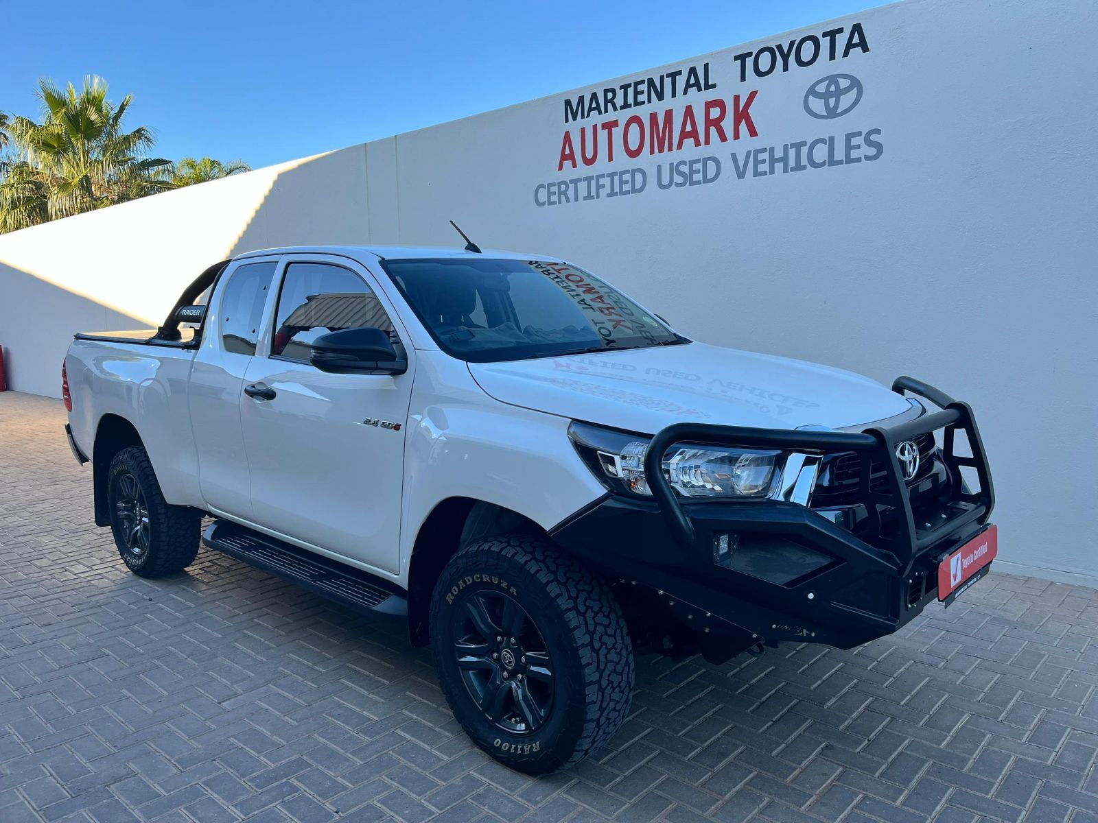 2023 Toyota Hilux photo 1