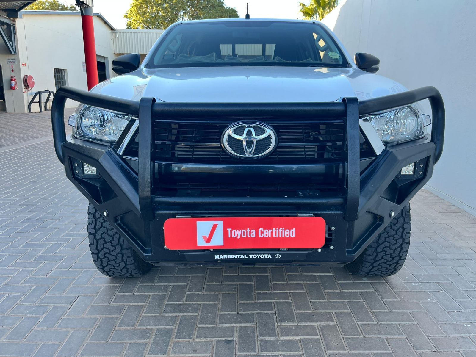 2023 Toyota Hilux photo 2