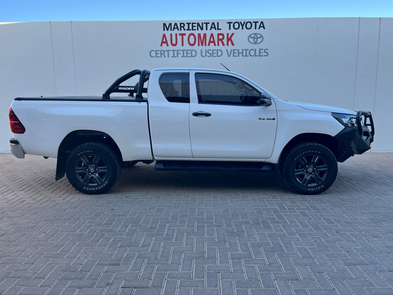 2023 Toyota Hilux photo 3