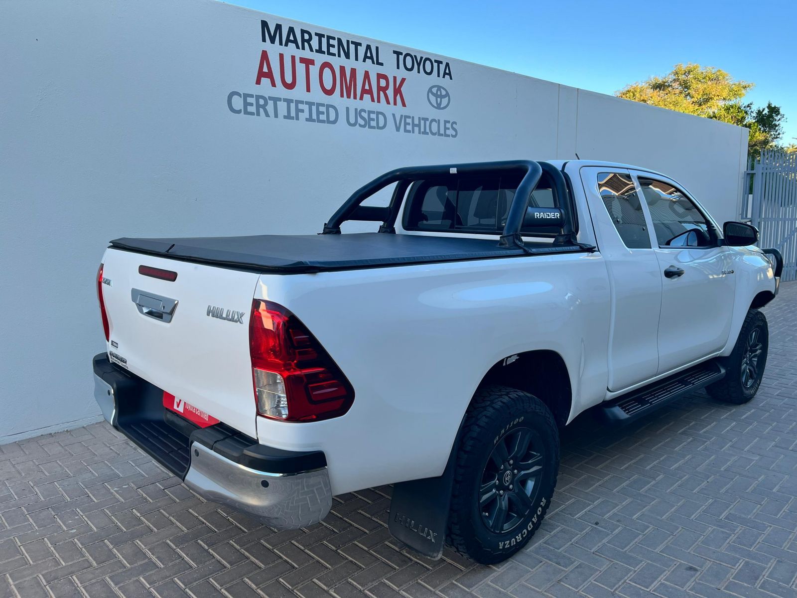 2023 Toyota Hilux photo 4