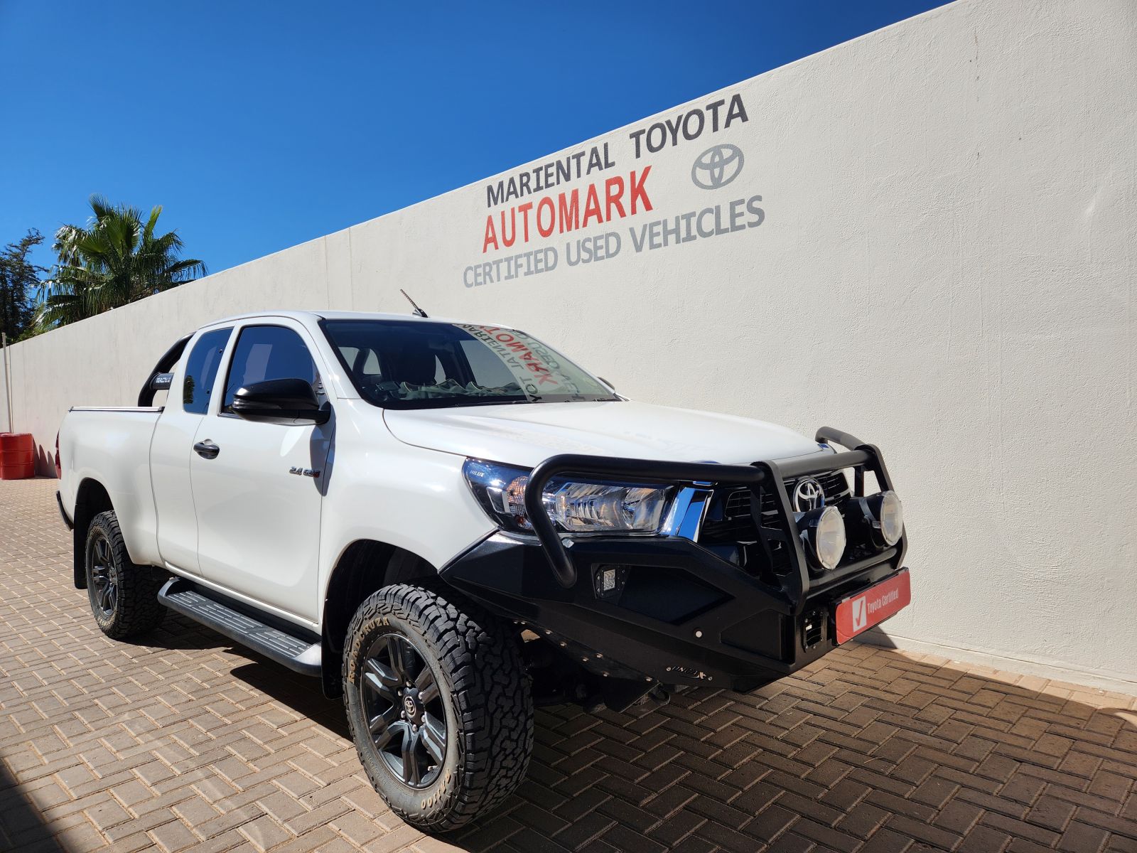 2023 Toyota Hilux photo 1