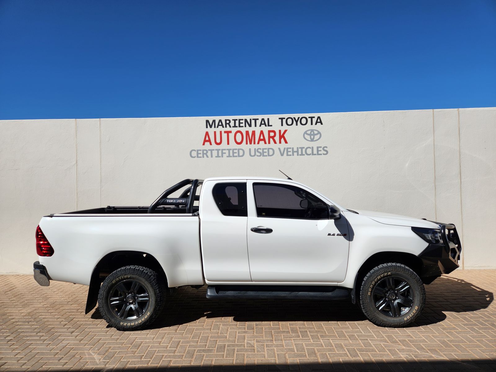 2023 Toyota Hilux photo 3