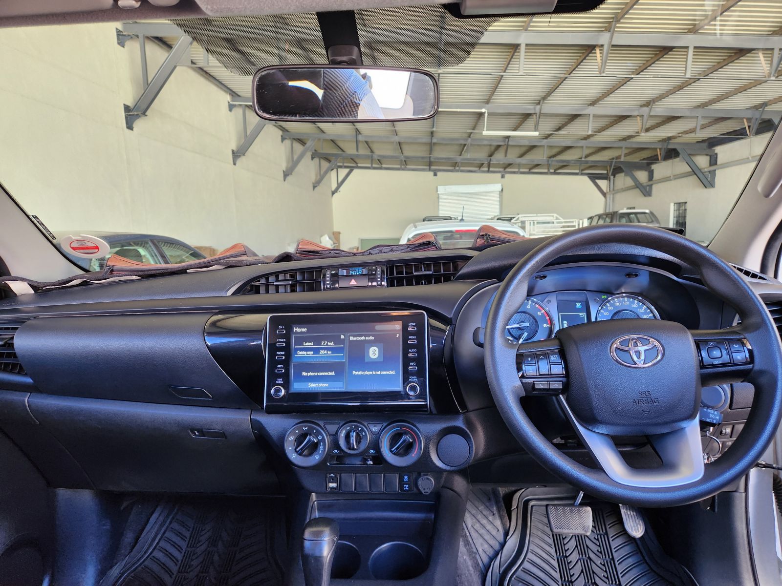2023 Toyota Hilux photo 6