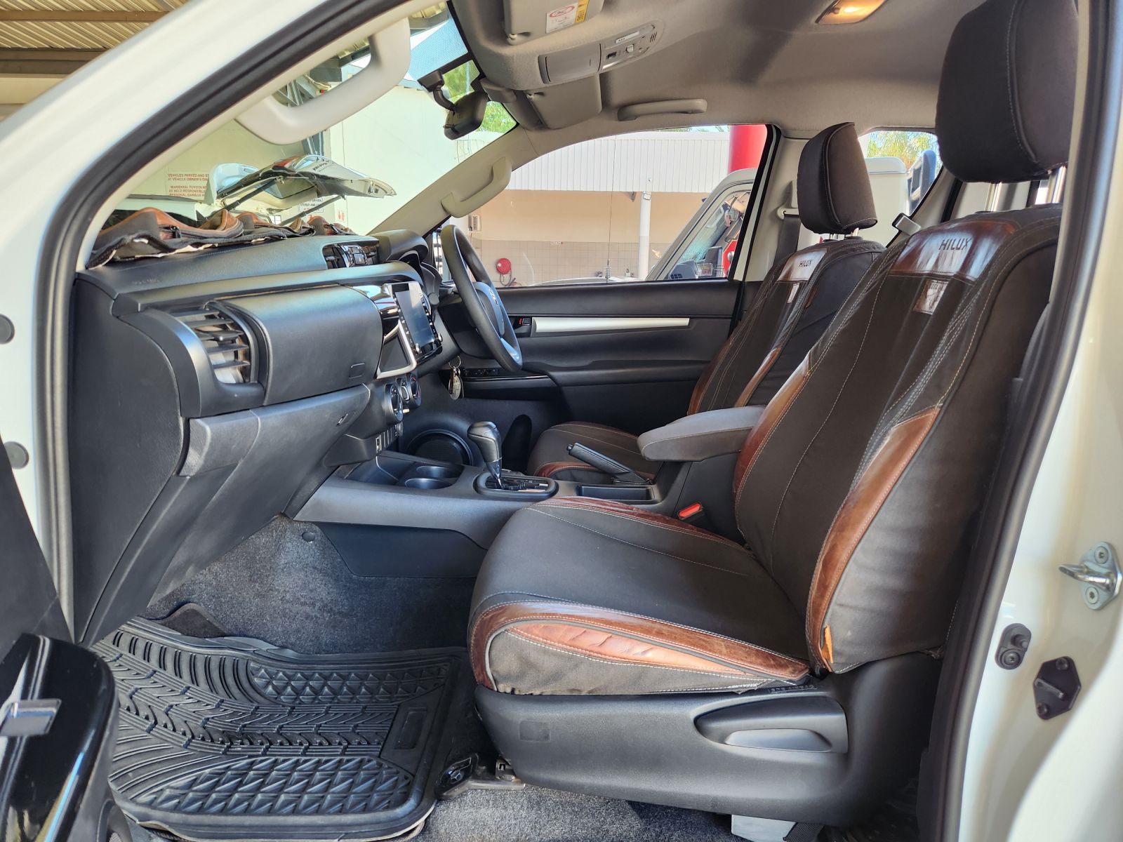 2023 Toyota Hilux photo 7