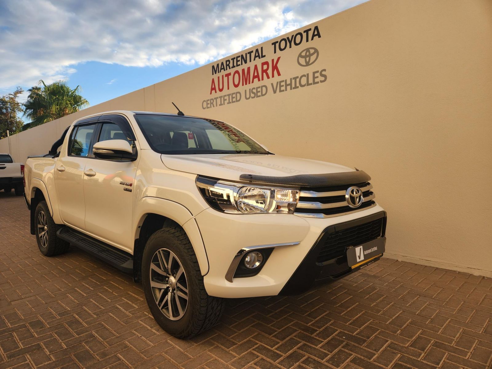 2017 Toyota Hilux photo 1