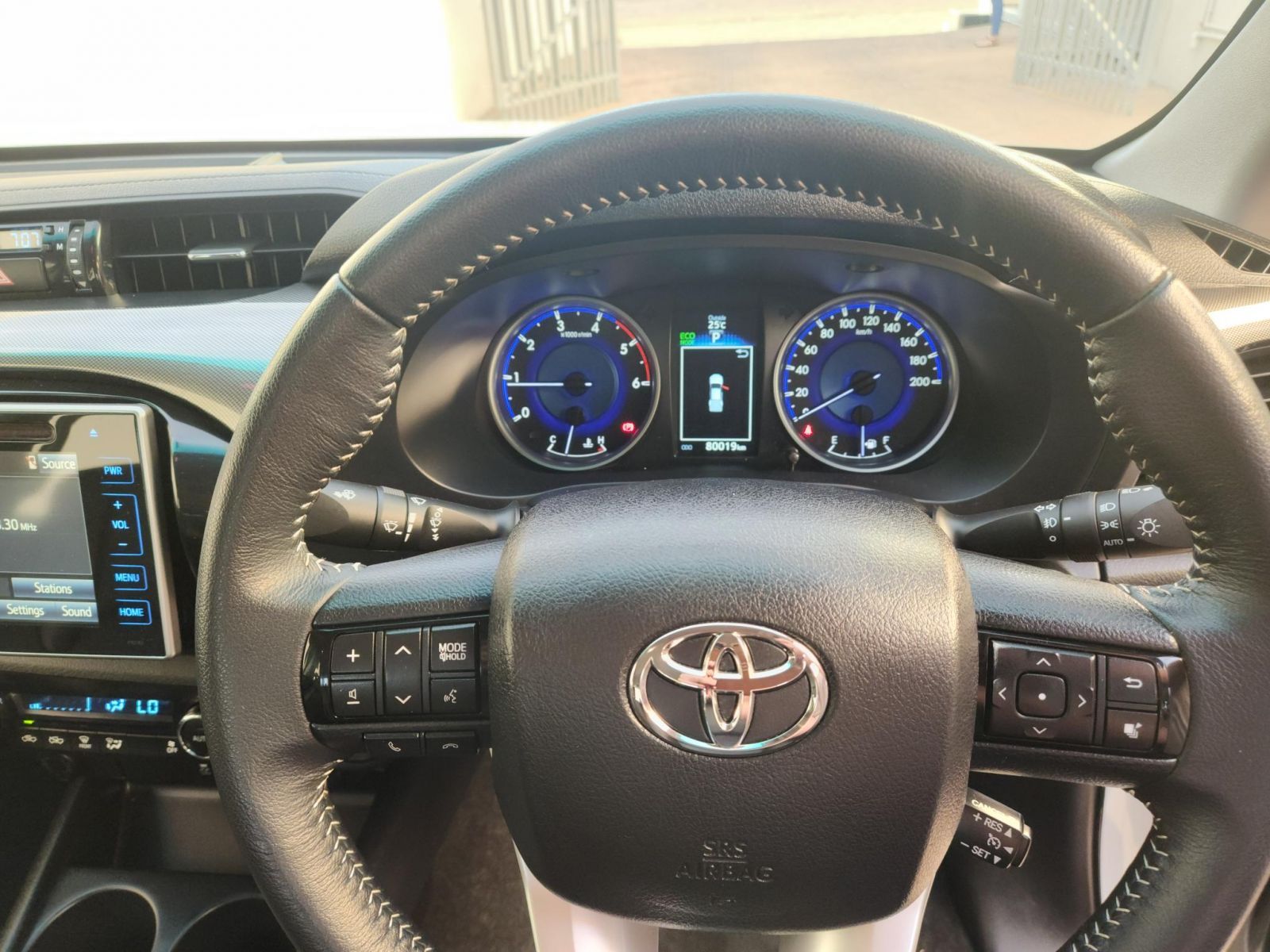 2017 Toyota Hilux photo 10