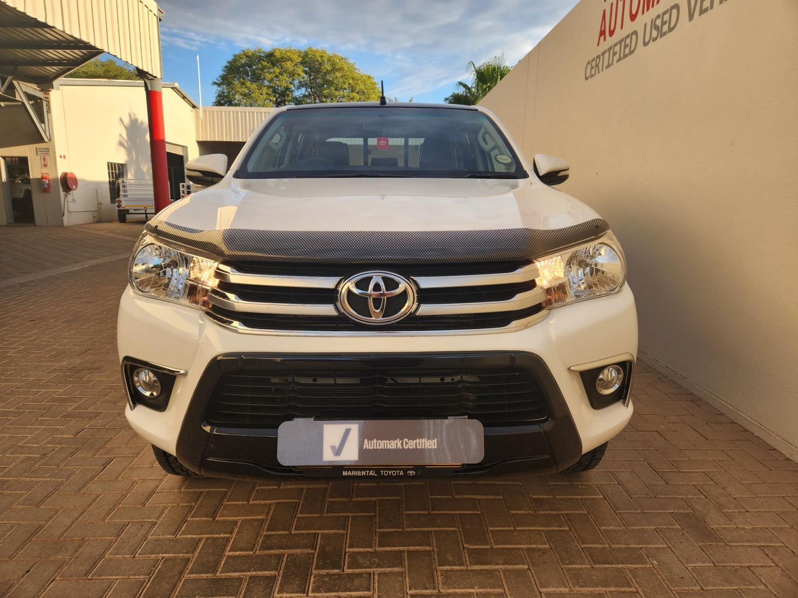 2017 Toyota Hilux photo 2