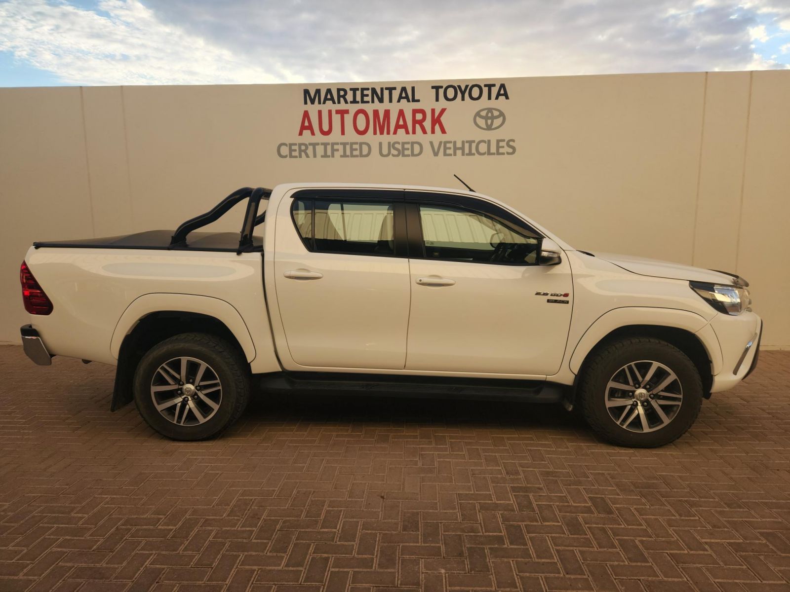 2017 Toyota Hilux photo 3