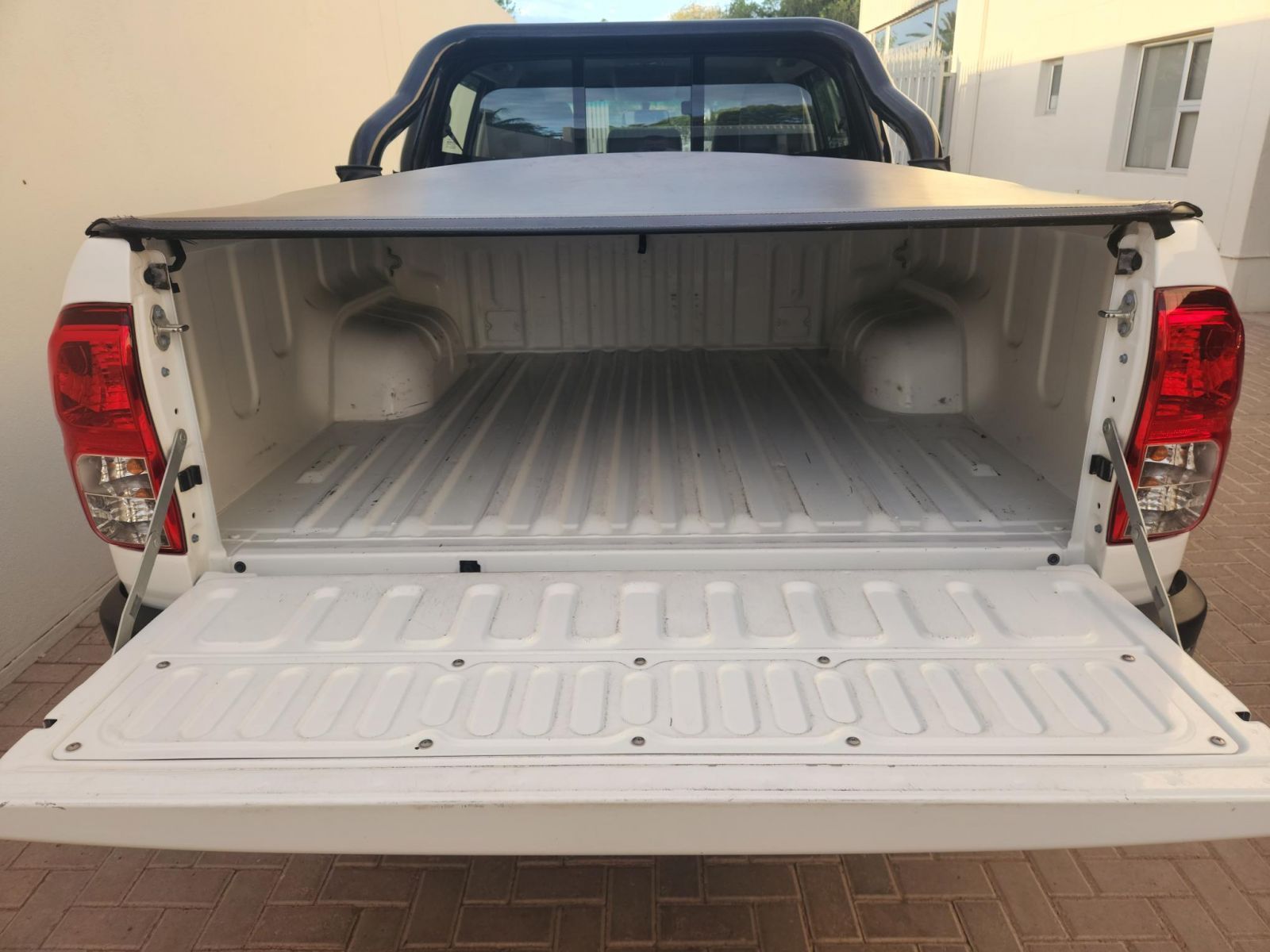 2017 Toyota Hilux photo 6