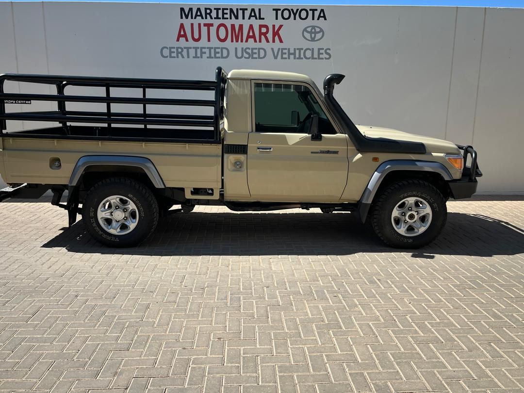 2020 Toyota Land Cruiser photo 2