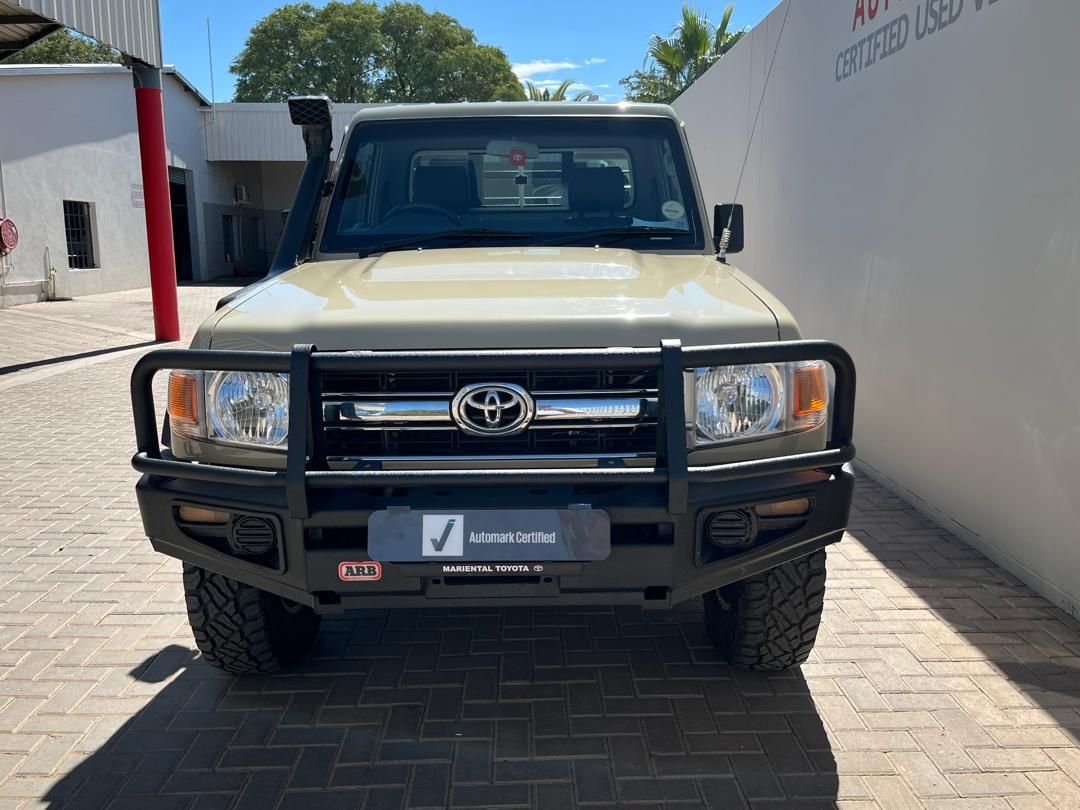 2020 Toyota Land Cruiser photo 3