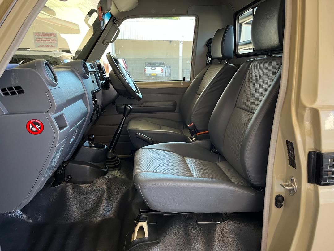 2020 Toyota Land Cruiser photo 6