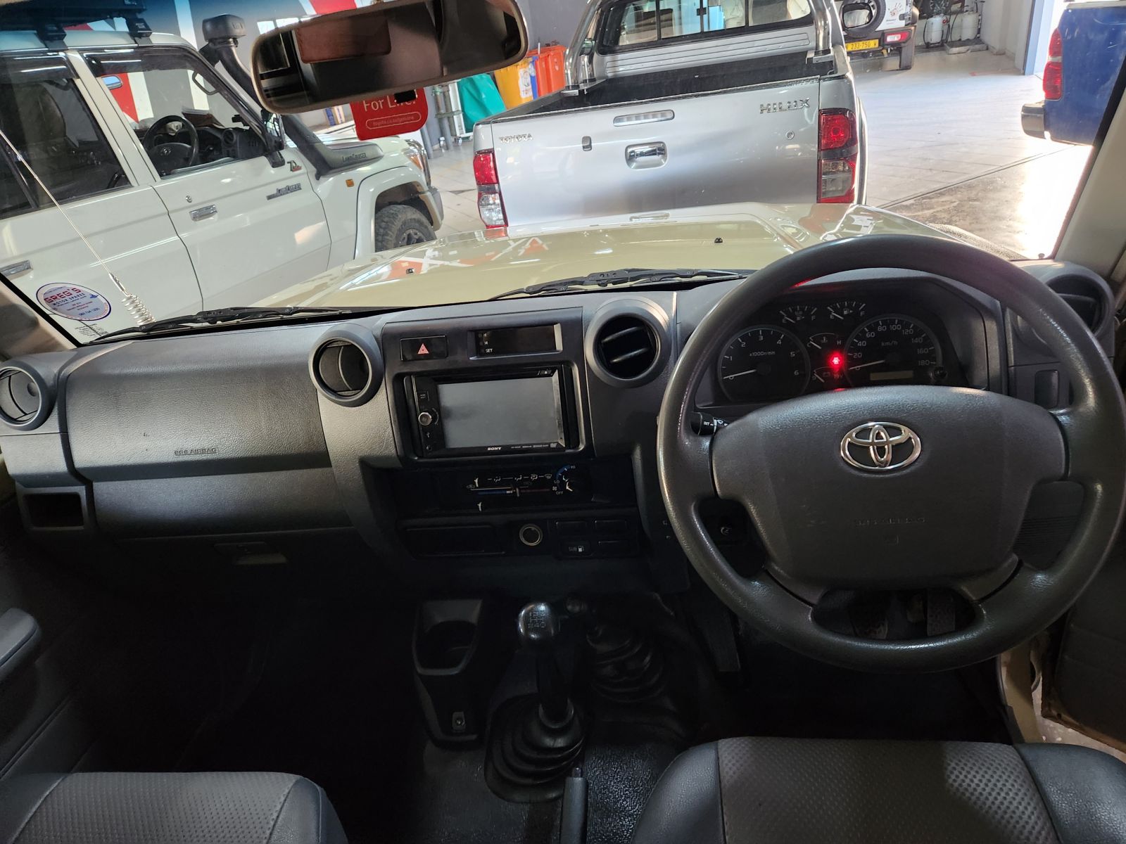 2020 Toyota Land Cruiser photo 7