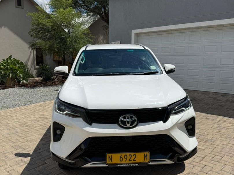 2023 Toyota Fortuner photo 2