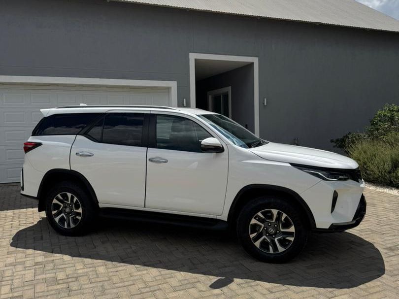 2023 Toyota Fortuner photo 3