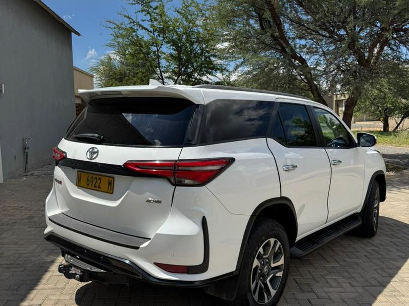 2023 Toyota Fortuner photo 4