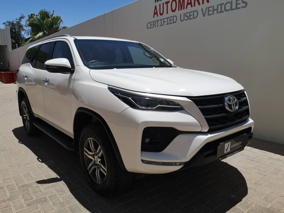 2022 Toyota Fortuner photo 1