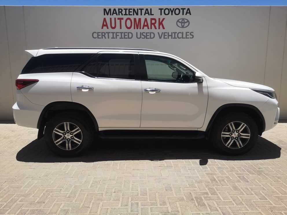 2022 Toyota Fortuner photo 2