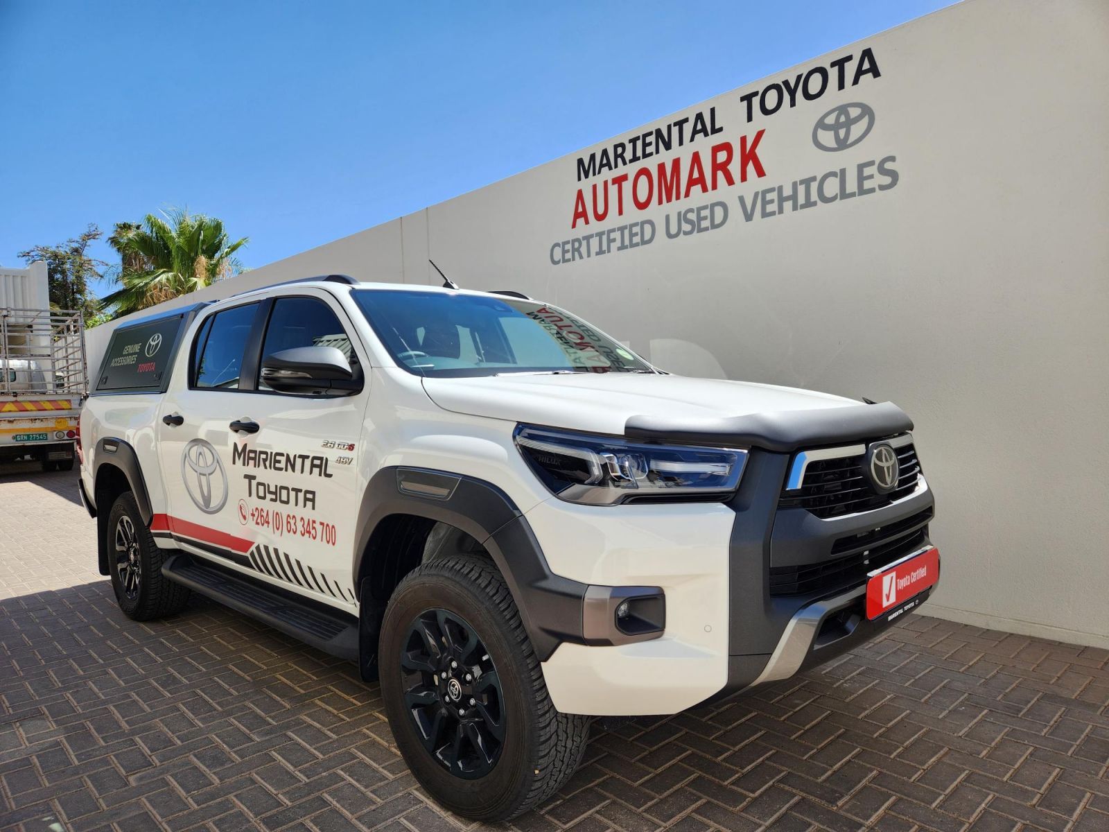 2024 Toyota Hilux photo 1