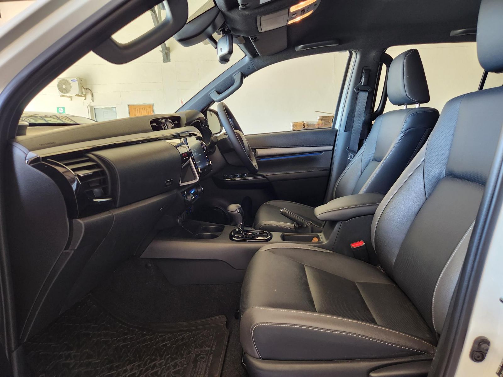2024 Toyota Hilux photo 6